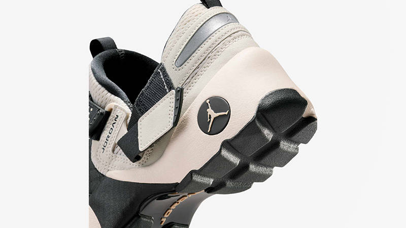 Jordan Trunner LX Light Orewood Brown HQ2164-102 heel