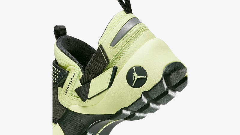 Jordan Trunner LX Luminous Green HQ2164-302 heel