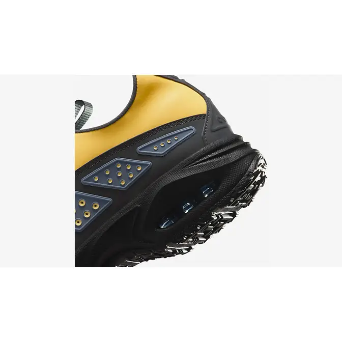 Nike Air Max SNDR Saturn Gold HF1199-700 heel