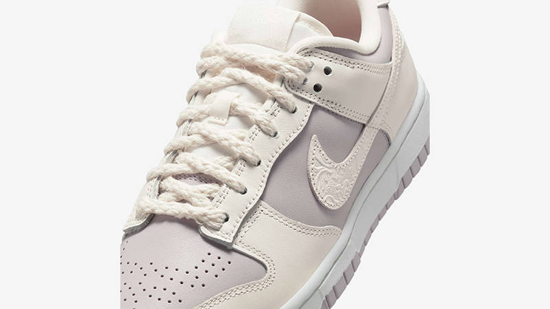 Nike Dunk Low Platinum Violet IH0639-011 tongue