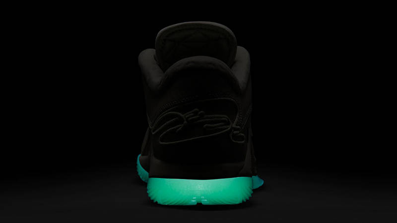 Nike LeBron 22 Dunkman FZ1094-002 in dark 2
