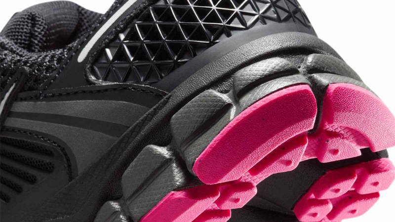 Nike Vomero 5 GS Anthracite Pink Blast Closeup