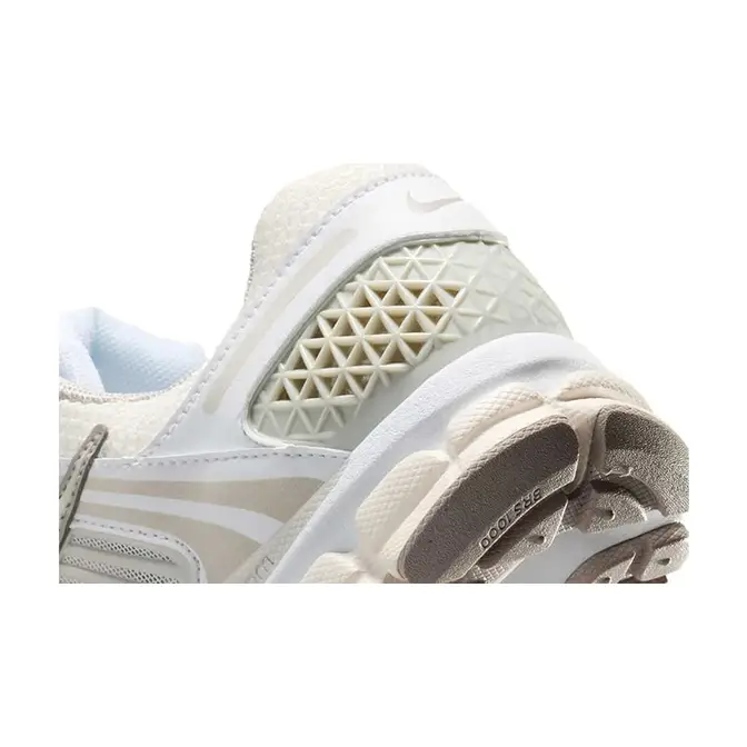Nike Zoom Vomero 5 Light Bone FJ2028-107 heel