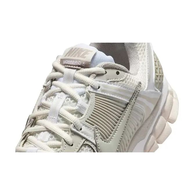 Nike Zoom Vomero 5 Light Bone FJ2028-107 tongue