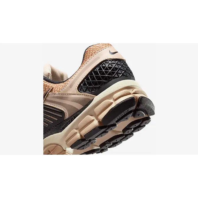 Nike Zoom Vomero 5 Sanddrift FJ2028-106 heel