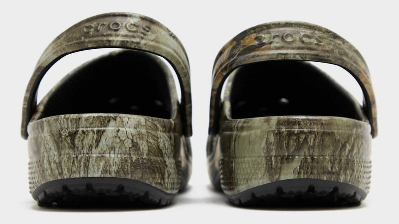 Realtree APX x Crocs Classic Clog Brown Back