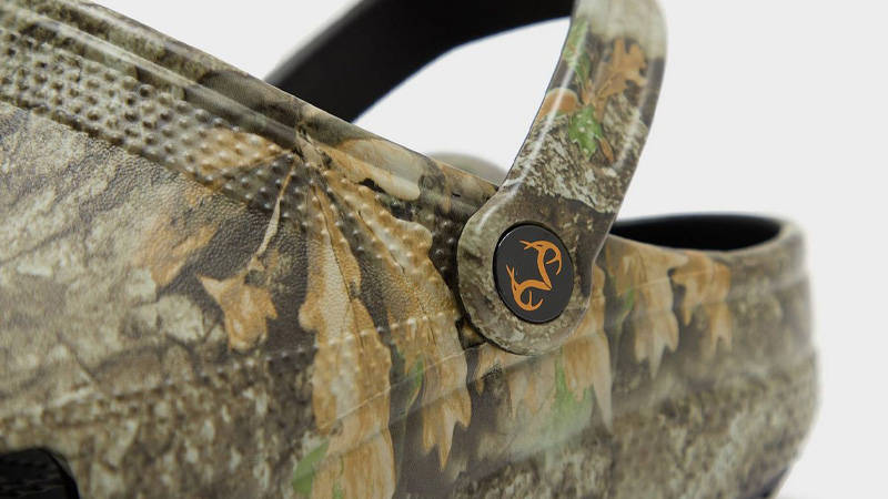 Realtree APX x Crocs Classic Clog Brown Closeup