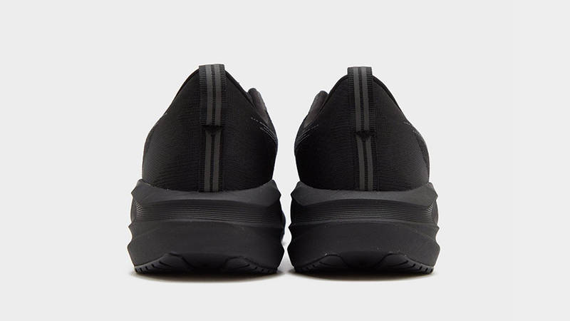 ASICS Novablast 5 Black back