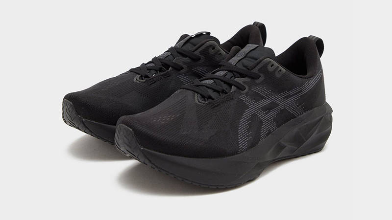 ASICS Novablast 5 Black front