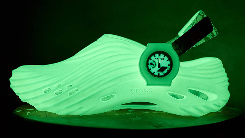 G-SHOCK x Crocs Echo Wave Beige 211110-90H in dark
