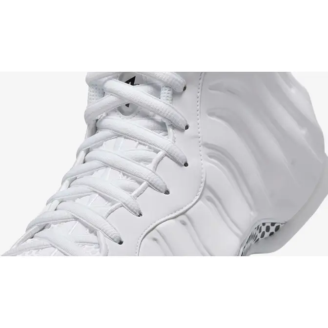 Nike Air Foamposite One Triple White HJ5195-100 Detail