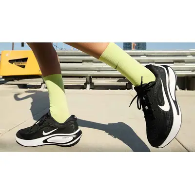 Nike Journey Run Black White Womens On Foot