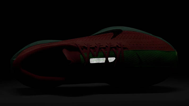 Nike Pegasus Plus Bright Crimson FQ7262-600 in dark