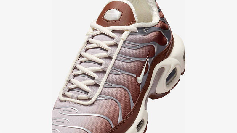 Nike TN Air Max Plus Light Orewood Brown Dark Pony II7637-200 tongue