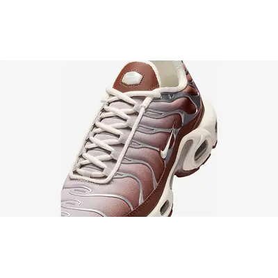 Nike TN Air Max Plus Light Orewood Brown Dark Pony II7637-200 tongue