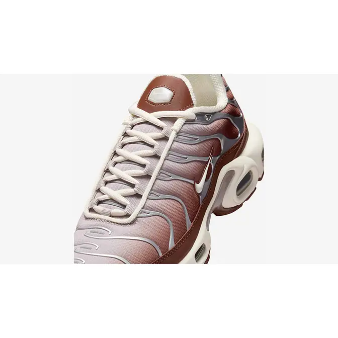 Nike TN Air Max Plus Light Orewood Brown Dark Pony II7637-200 tongue