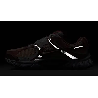 Nike V5 RNR Washed Coral IF2330-600 in dark