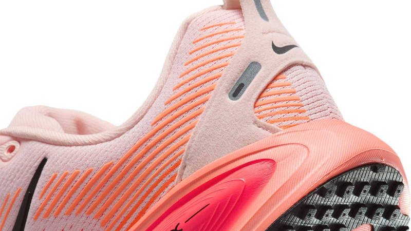 Nike Vomero 18 GS Echo Pink Closeup