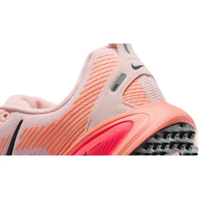 Nike Vomero 18 GS Echo Pink Closeup