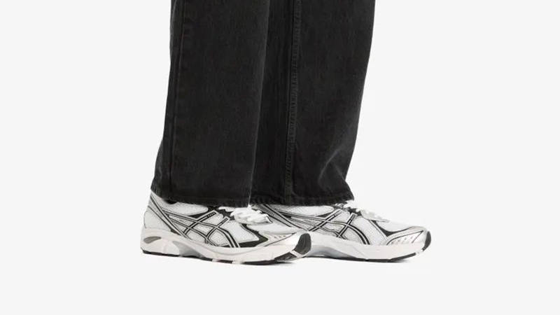 ASICS GT-2160 White Black 1203A796-100 on foot