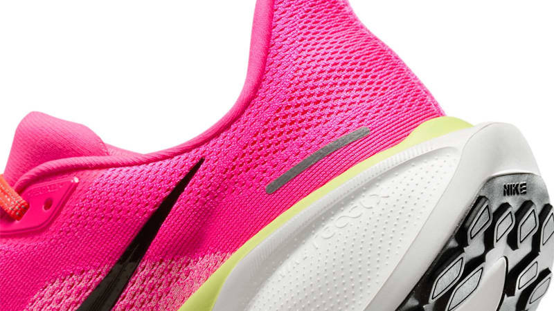 Nike Pegasus 41 Hyper Pink Closeup