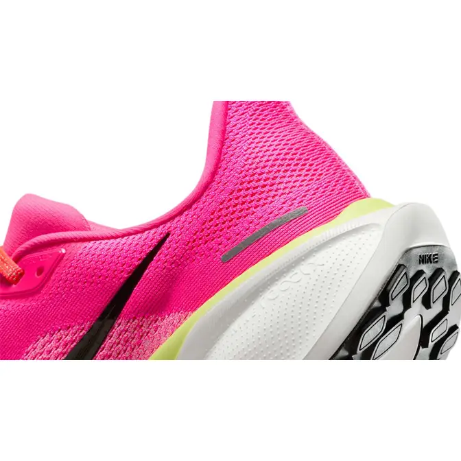 Nike Pegasus 41 Hyper Pink Closeup