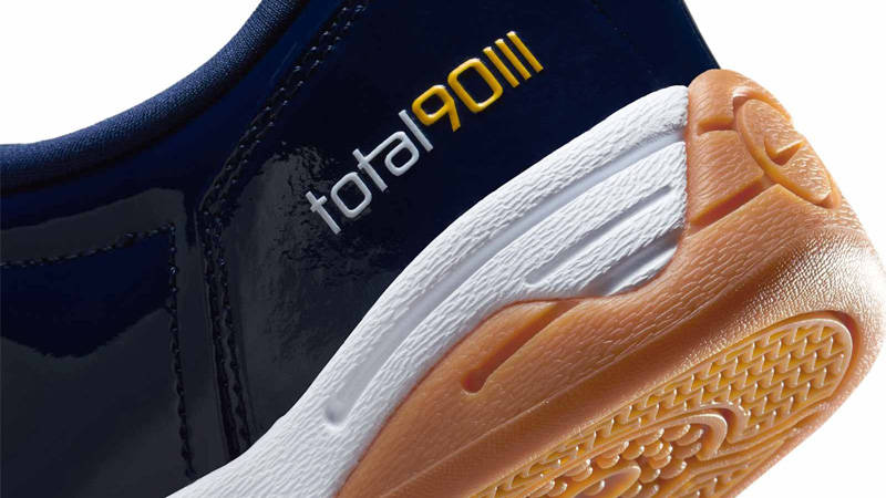 Nike Total 90 III Midnight Navy Closeup