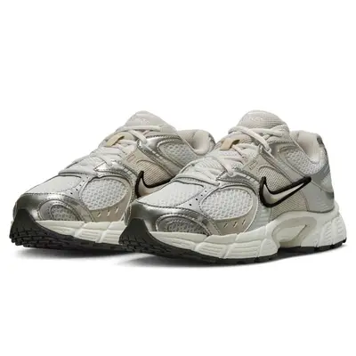 Nike V5 RNR Summit White Sail Front