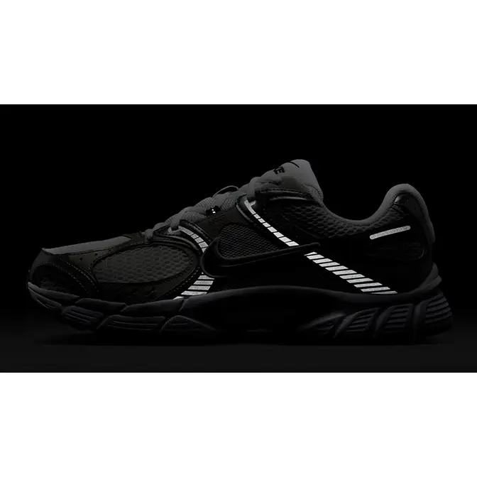 Nike V5 RNR Vast Grey College Grey HJ5228-104 in dark