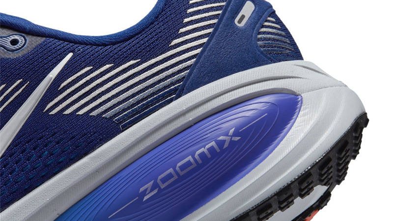 Nike Vomero 18 Blue Void Metallic Silver Closeup