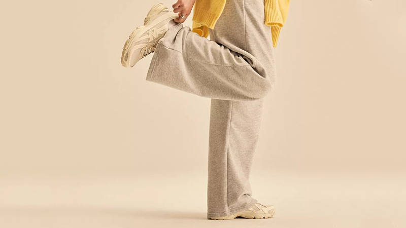 New Balance 740 Bisque on foot