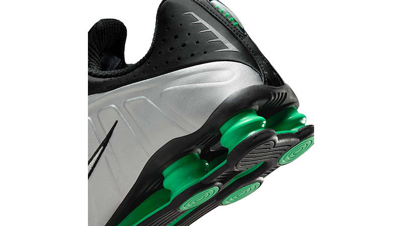 Nike Shox R4 Black Green HQ1988-006 heel