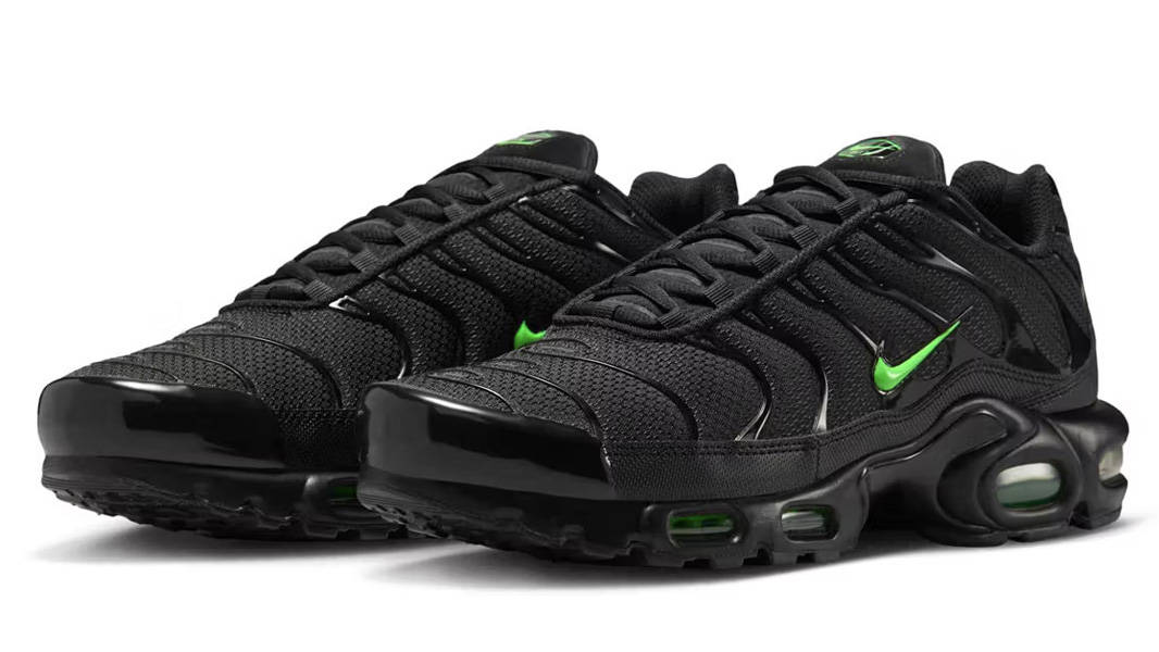 Nike TN Air Max Plus Black Green Strike Front