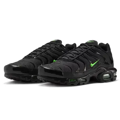 Nike TN Air Max Plus Black Green Strike Front