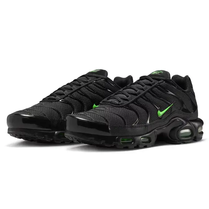 Nike TN Air Max Plus Black Green Strike Front