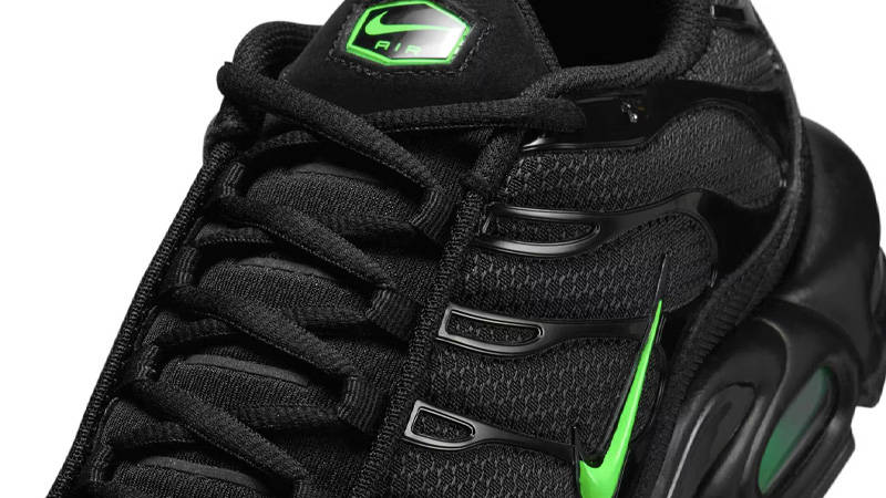 Nike TN Air Max Plus Black Green Strike Side