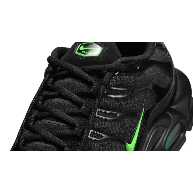 Nike TN Air Max Plus Black Green Strike Side