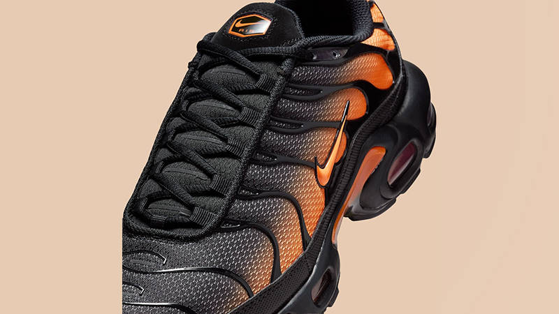 Nike TN Air Max Plus Black Orange Halloween DM0032-025 side