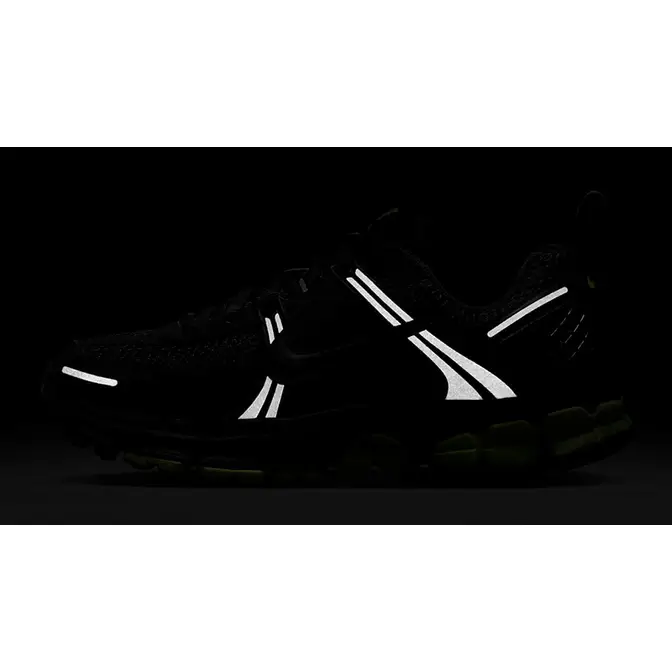 Nike Zoom Vomero 5 GS Black Volt HF6998-009 in dark