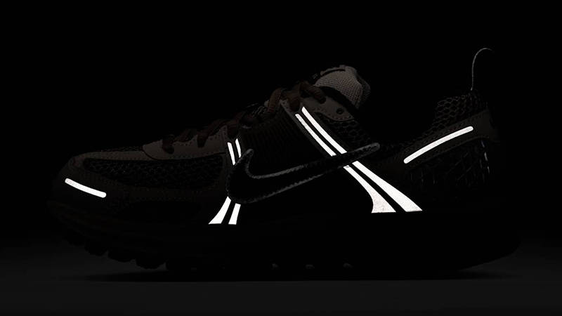 Nike Zoom Vomero 5 GS Cave Stone HF6998-010 in dark