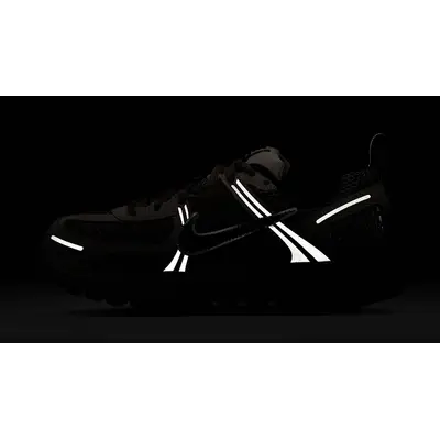 Nike Zoom Vomero 5 GS Cave Stone HF6998-010 in dark