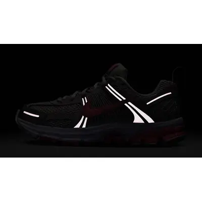 Nike Zoom Vomero 5 GS Medium Soft Pink HF6998-012 in dark