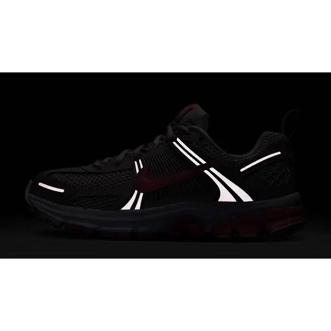 Nike Zoom Vomero 5 GS Medium Soft Pink HF6998-012 in dark