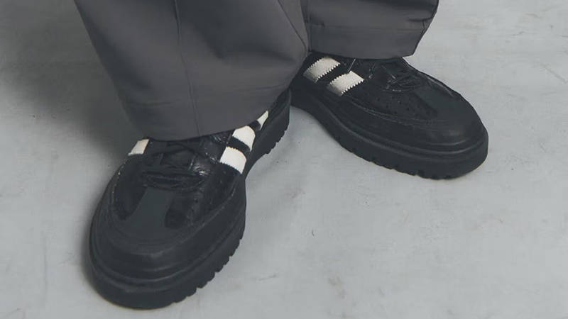 Song For The Mute x adidas Samba LX Freizeit Black on foot