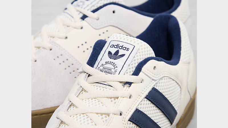 adidas Consortium Fechten Indoor Cream Blue tongue
