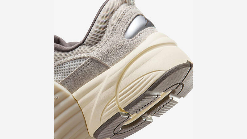 Jordan Trunner O S Light Orewood Brown IB3722-101 heel