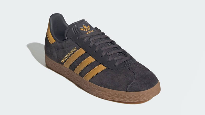 Manchester United x adidas Gazelle Black JR1410 front