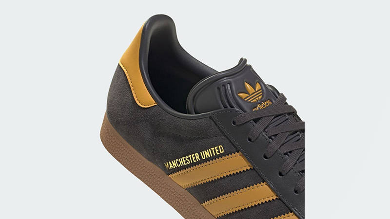 Manchester United x adidas Gazelle Black JR1410 heel