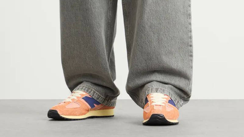 New Balance 471 Peach Nectar U471TB on foot