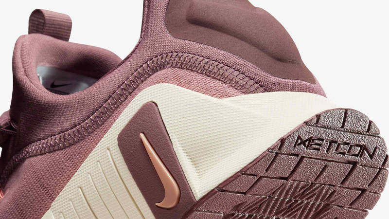Nike Free Metcon 6 Particle Pink Closeup